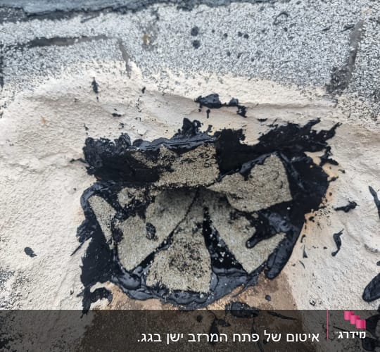 איטום גג עם זפת שחורה וחומרי איטום נוספים